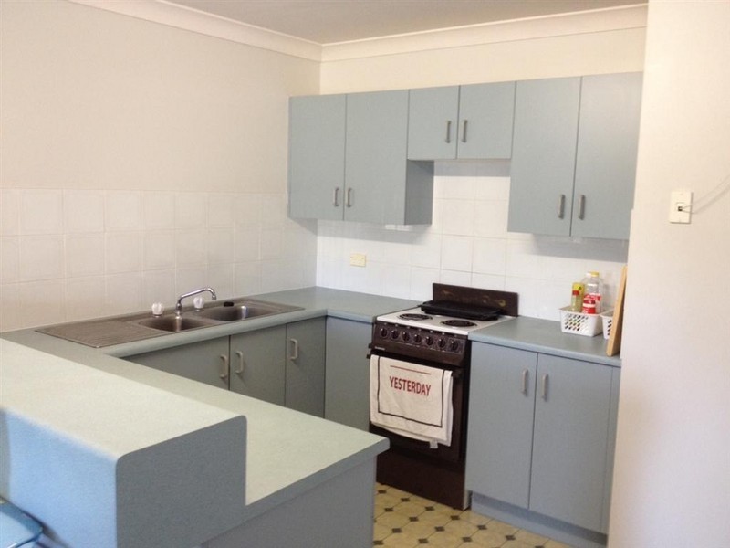 2/107 PENNYCUICK STREET, West Rockhampton QLD 4700