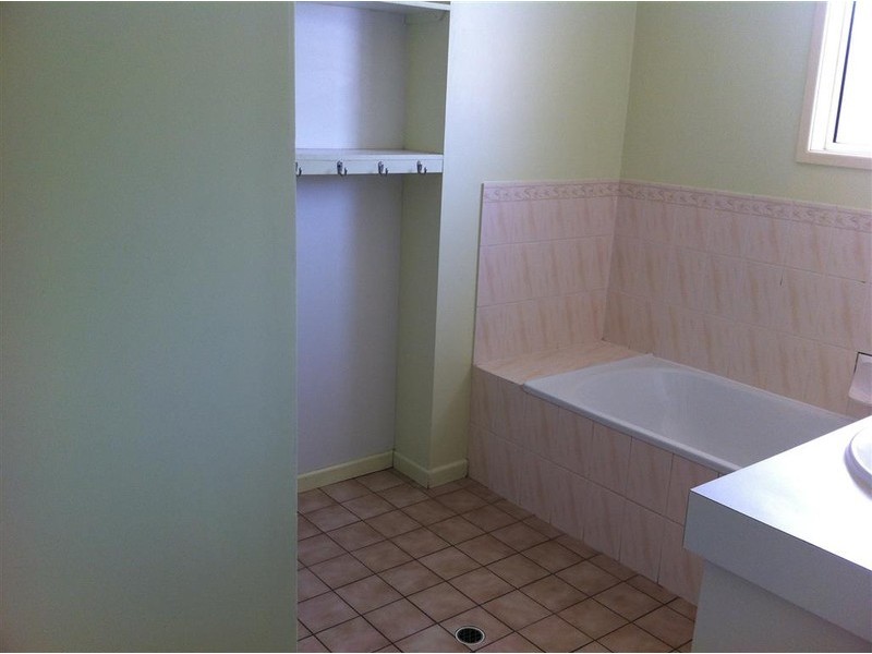 69  Old Capricorn Highway, Gracemere QLD 4702