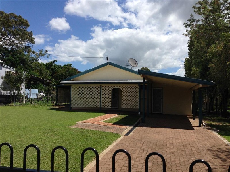 25 BARRY STREET, Gracemere QLD 4702