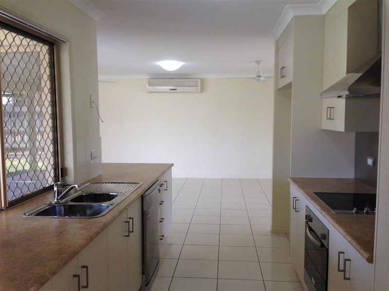 70 BUXTON DRIVE, Gracemere QLD 4702