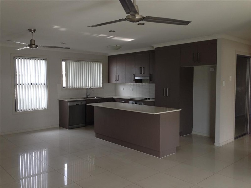 27  MAREE CRESCENT, Gracemere QLD 4702