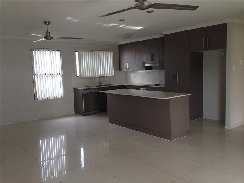 27  MAREE CRESCENT, Gracemere QLD 4702