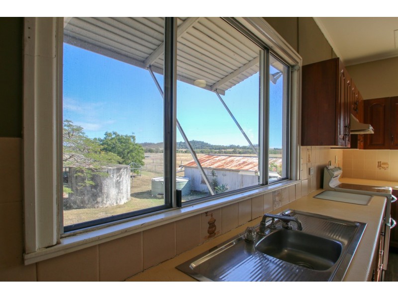 670 Hourigan Creek Road, Raglan QLD 4697