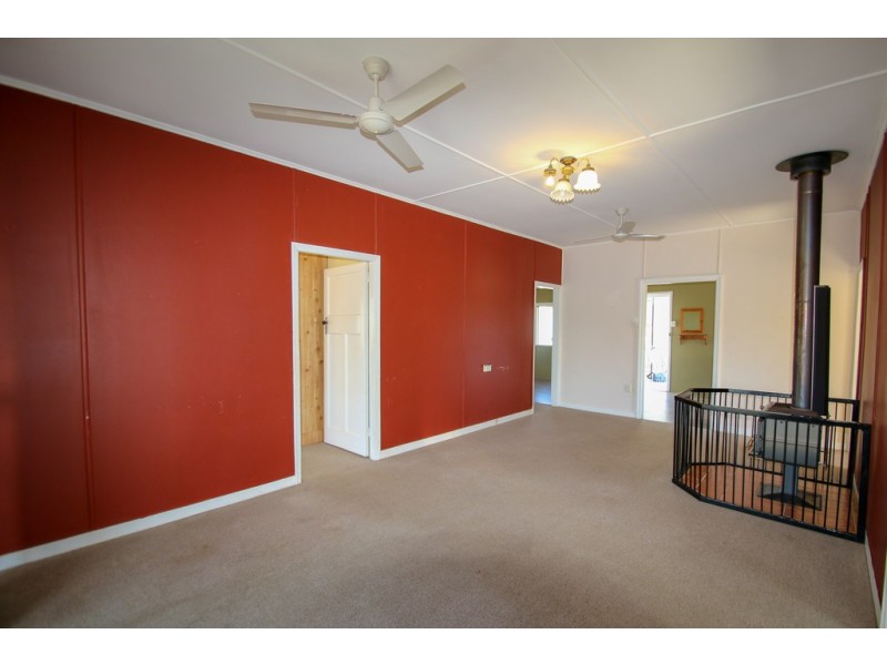 670 Hourigan Creek Road, Raglan QLD 4697