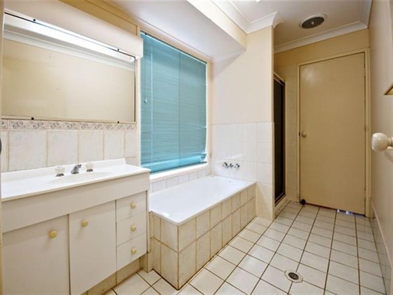 9 LORRAINE COURT, Gracemere QLD 4702