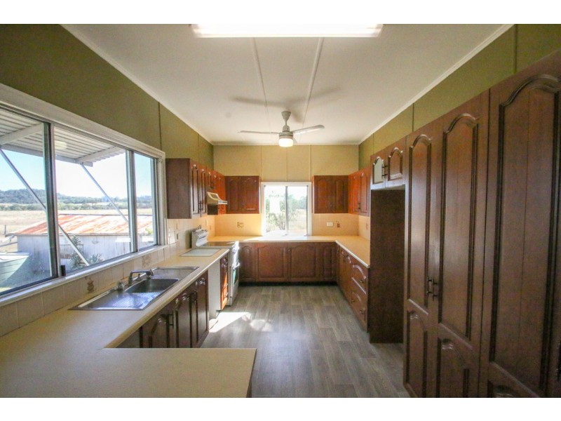 670 Hourigan Creek Road, Raglan QLD 4697