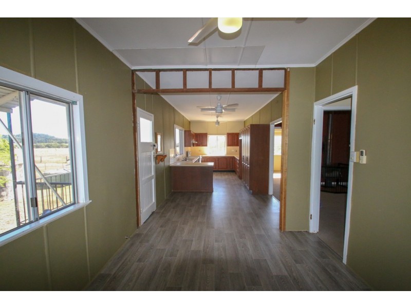 670 Hourigan Creek Road, Raglan QLD 4697