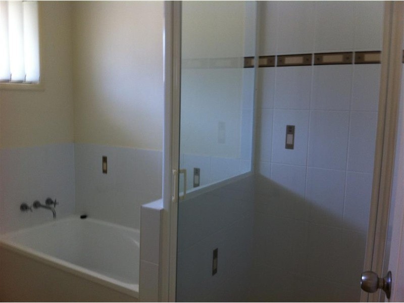 4 SEONAID PLACE, Gracemere QLD 4702