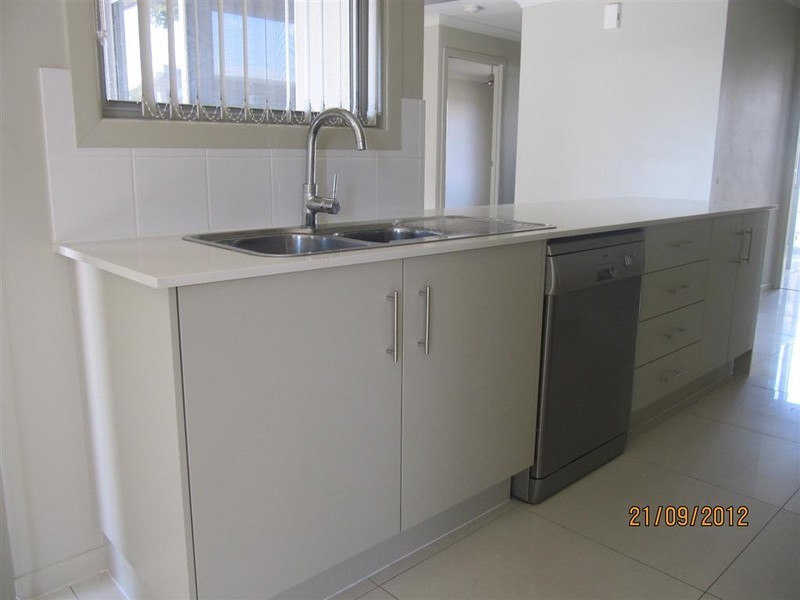 6 Maree Crescent, Gracemere QLD 4702