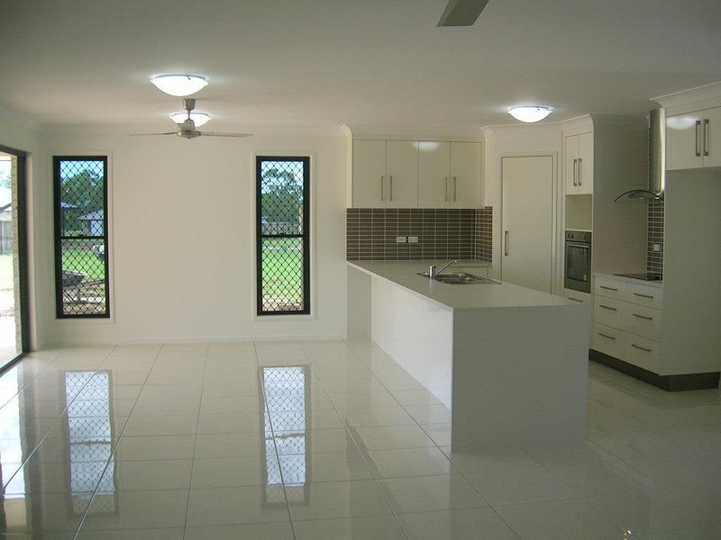 6 THOMAS STREET, Gracemere QLD 4702