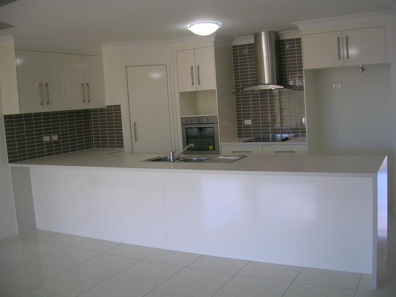 6 THOMAS STREET, Gracemere QLD 4702