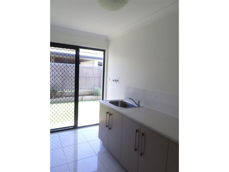 6 THOMAS STREET, Gracemere QLD 4702