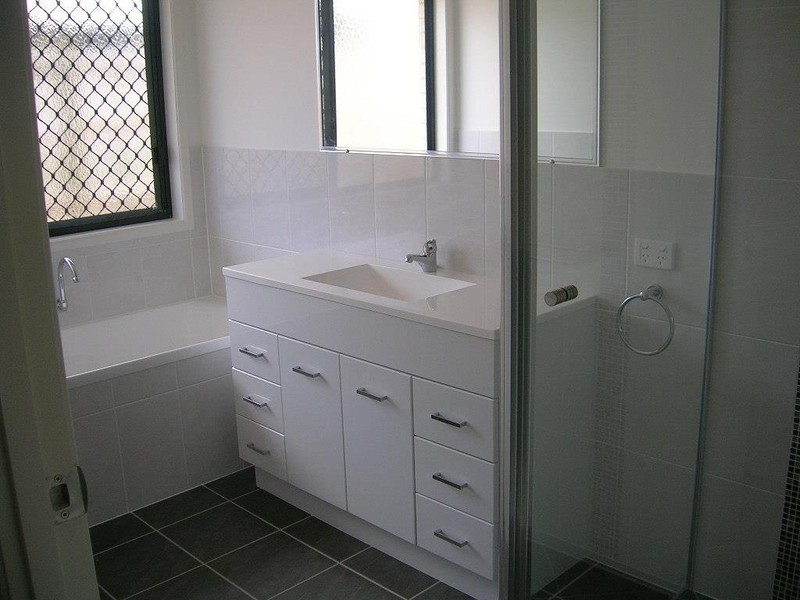 6 THOMAS STREET, Gracemere QLD 4702
