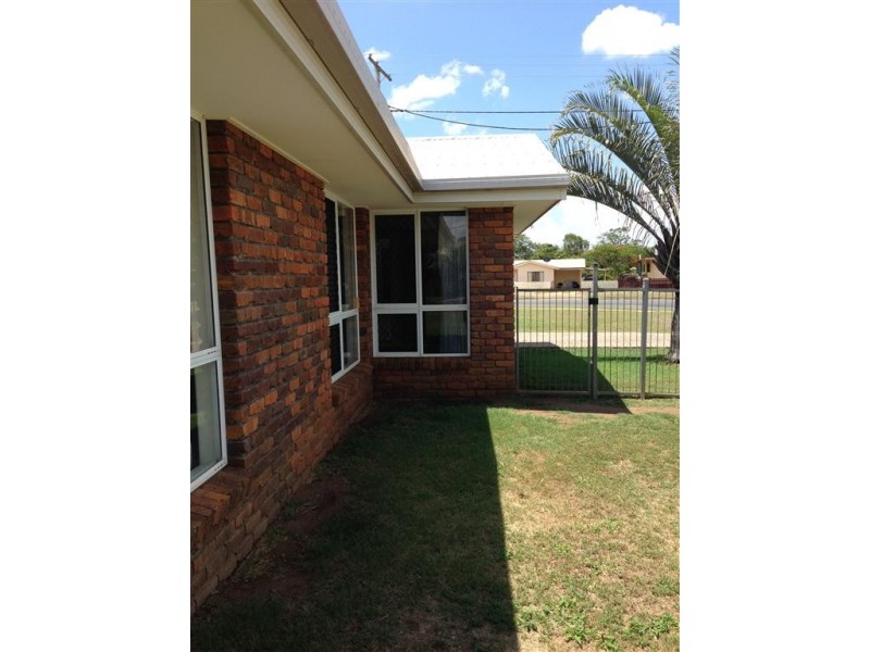 2 LORRAINE COURT, Gracemere QLD 4702