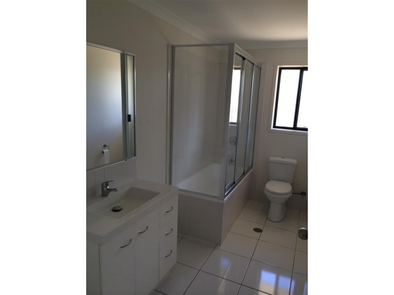 5 Benjamin Drive, Gracemere QLD 4702