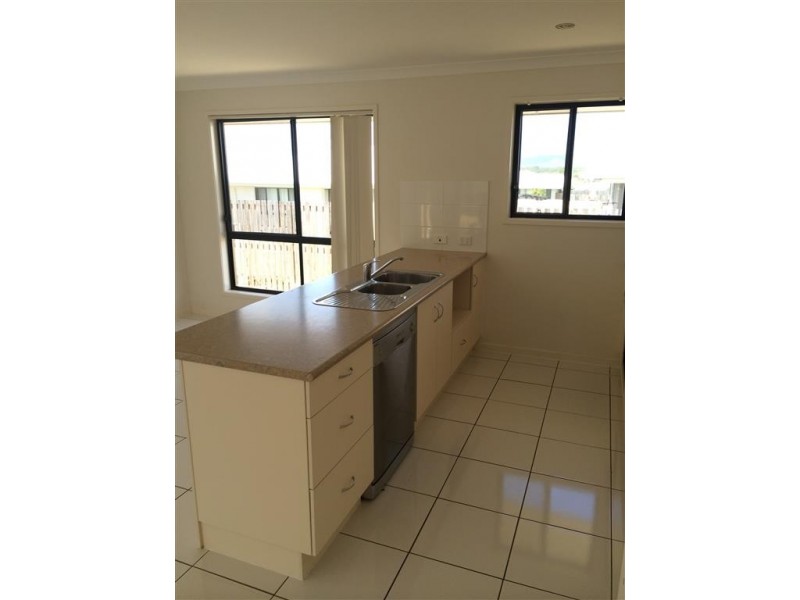 5 Benjamin Drive, Gracemere QLD 4702