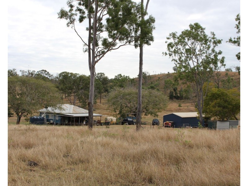 527 East End Road, East End QLD 4695