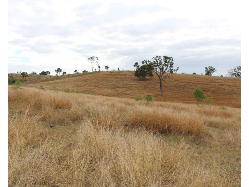 527 East End Road, East End QLD 4695