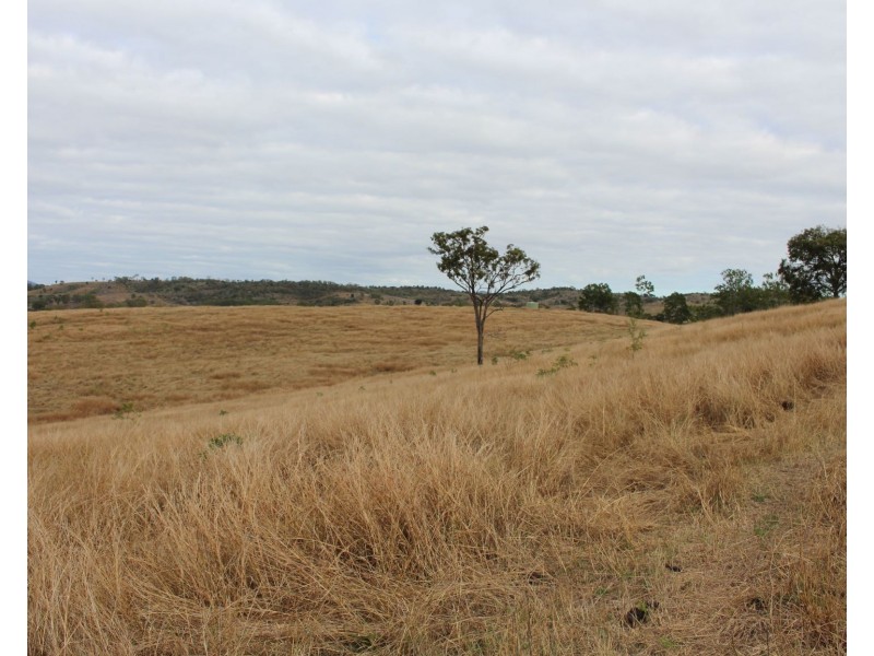 527 East End Road, East End QLD 4695