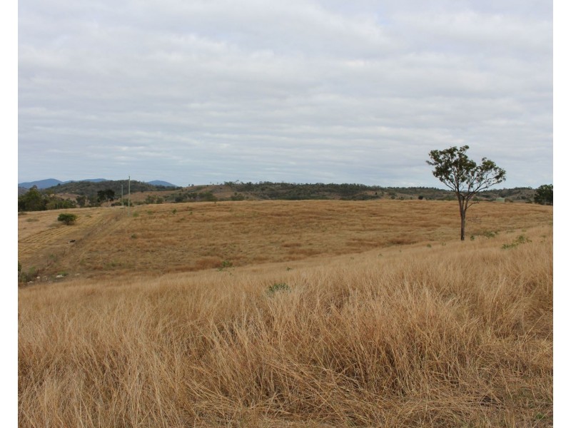 527 East End Road, East End QLD 4695