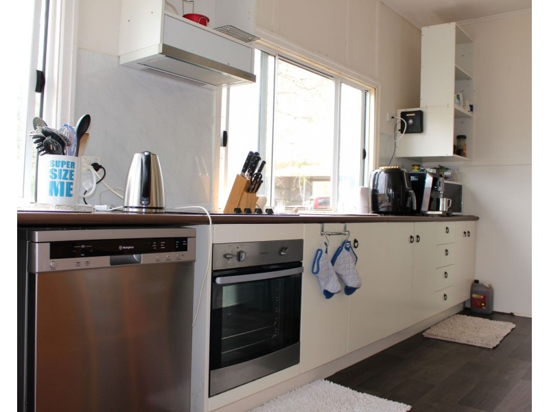 527 East End Road, East End QLD 4695