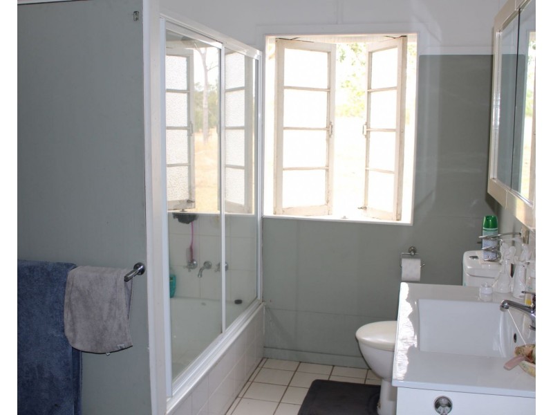 527 East End Road, East End QLD 4695