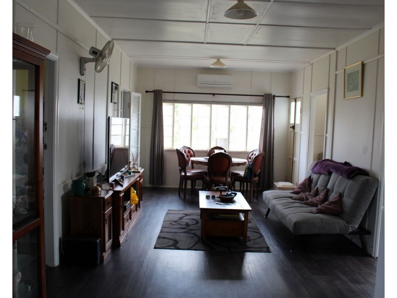 527 East End Road, East End QLD 4695