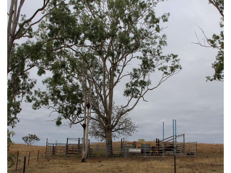 527 East End Road, East End QLD 4695