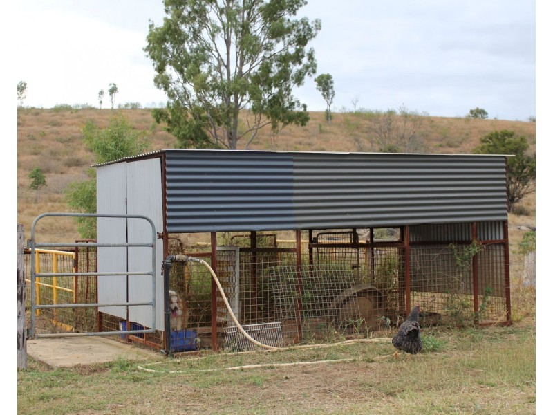 527 East End Road, East End QLD 4695