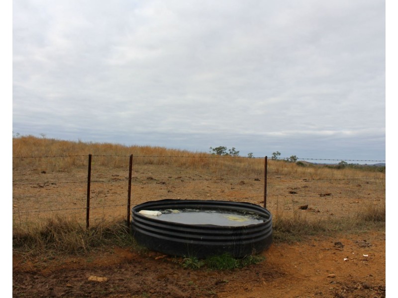 527 East End Road, East End QLD 4695