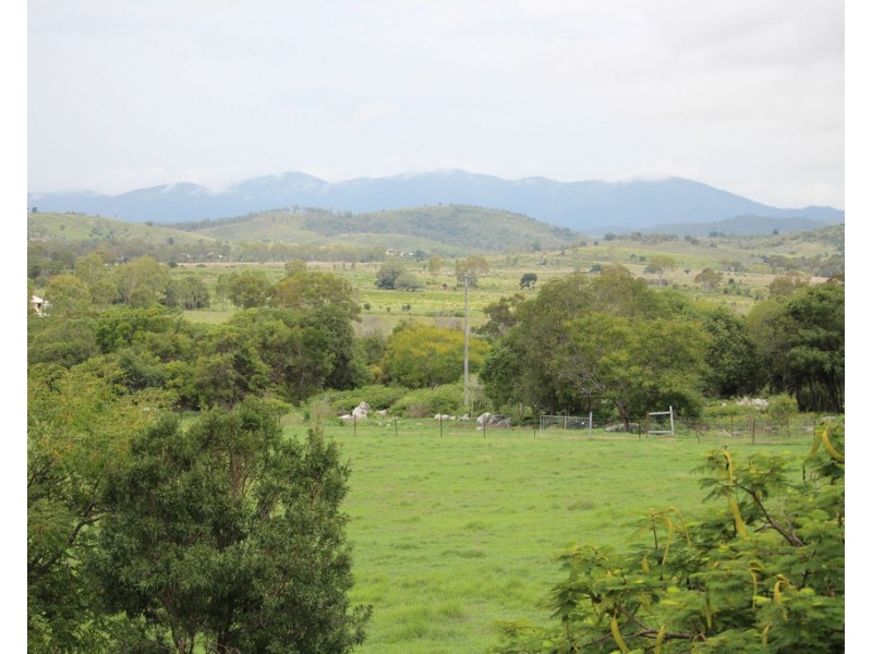 212 Henicke Road, Machine Creek QLD 4695