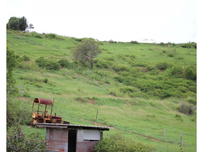 212 Henicke Road, Machine Creek QLD 4695