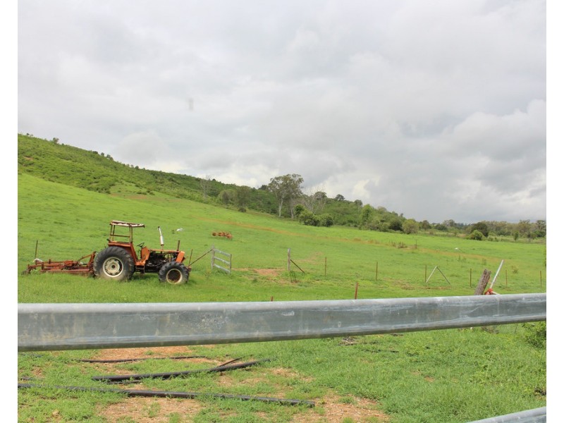 212 Henicke Road, Machine Creek QLD 4695
