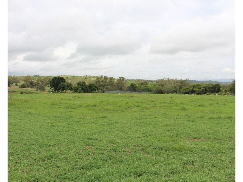 212 Henicke Road, Machine Creek QLD 4695