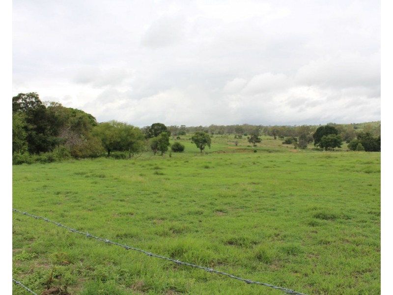 212 Henicke Road, Machine Creek QLD 4695