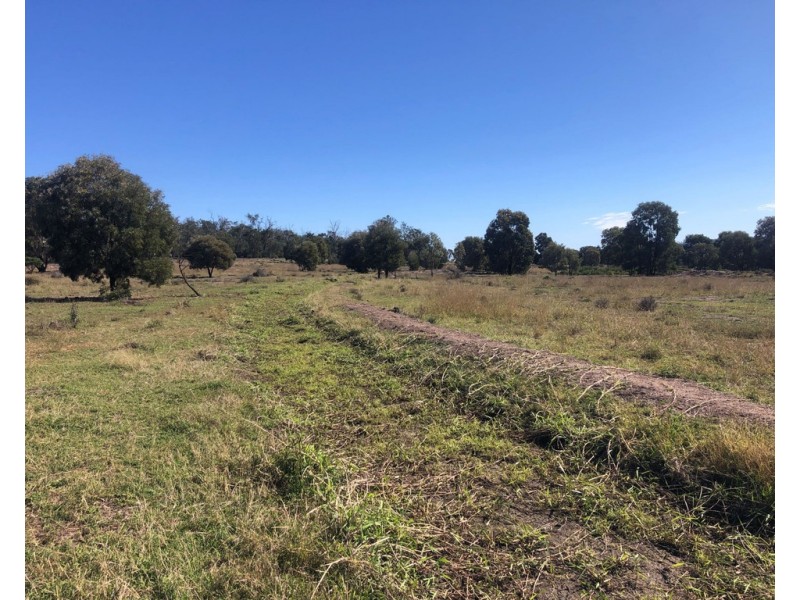 2074 LEICHHARDT HIGHWAY, Dululu QLD 4702