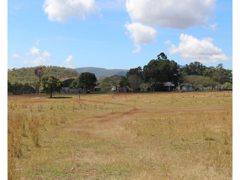 415 The Narrows Road, Mount Larcom QLD 4695