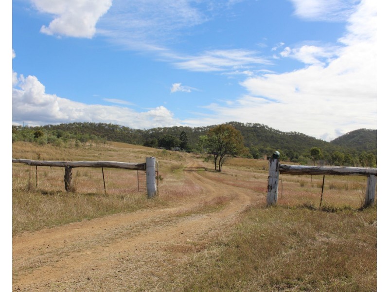 415 The Narrows Road, Mount Larcom QLD 4695