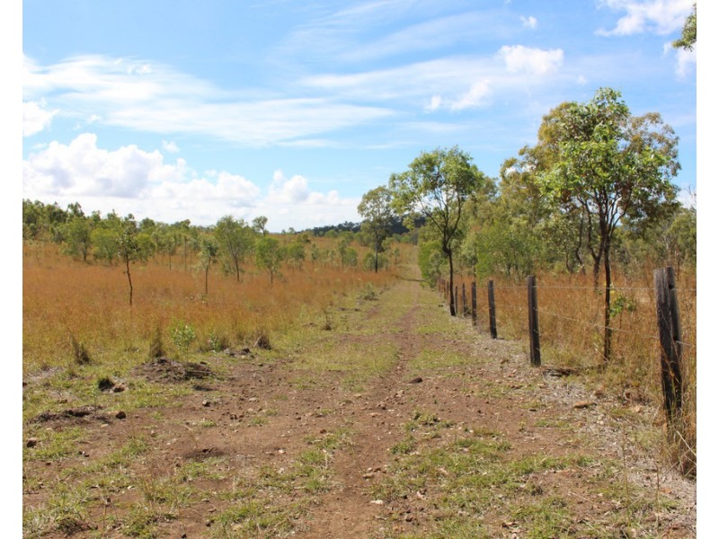 415 The Narrows Road, Mount Larcom QLD 4695