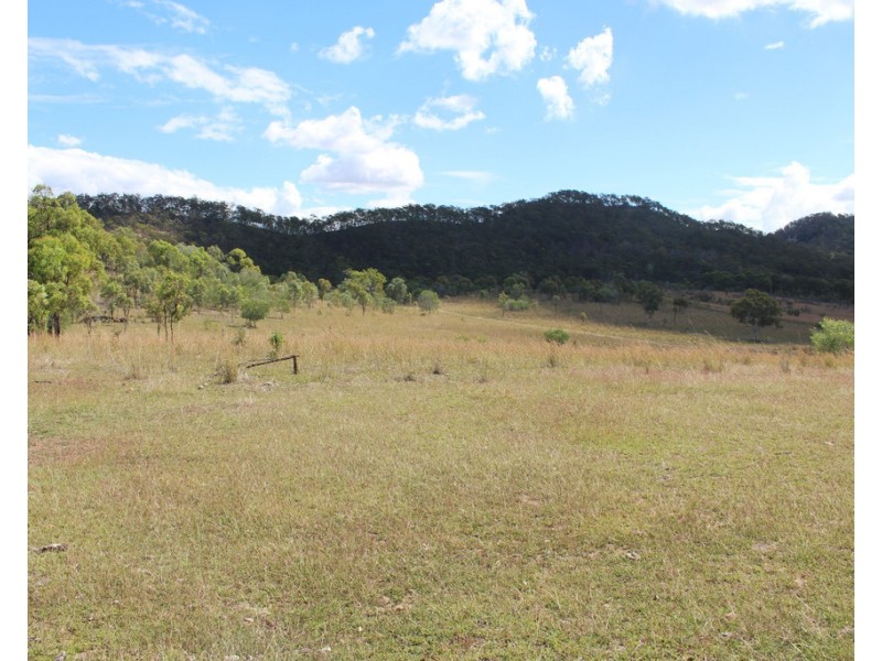 415 The Narrows Road, Mount Larcom QLD 4695