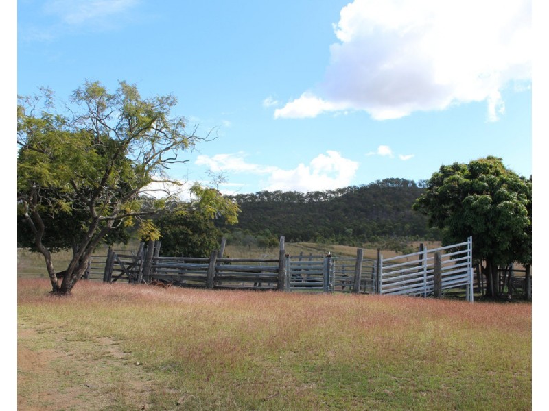 415 The Narrows Road, Mount Larcom QLD 4695