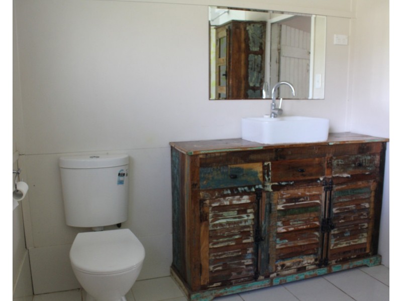 415 The Narrows Road, Mount Larcom QLD 4695