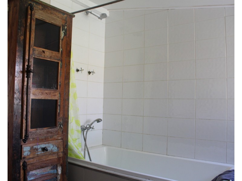 415 The Narrows Road, Mount Larcom QLD 4695