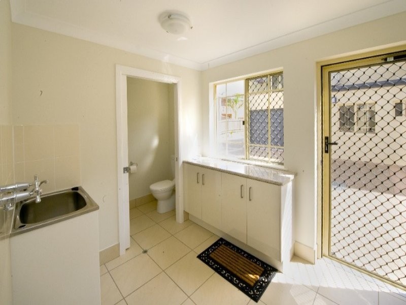 2/200 Denham Street, Allenstown QLD 4700