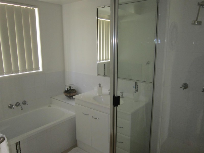 6 Chatterton Bvd, Gracemere QLD 4702