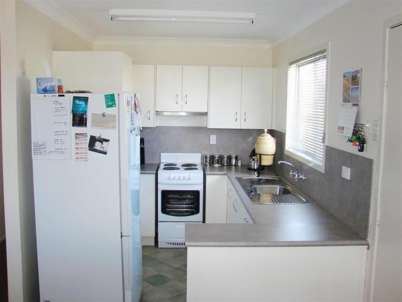 36 Barry Street, Gracemere QLD 4702