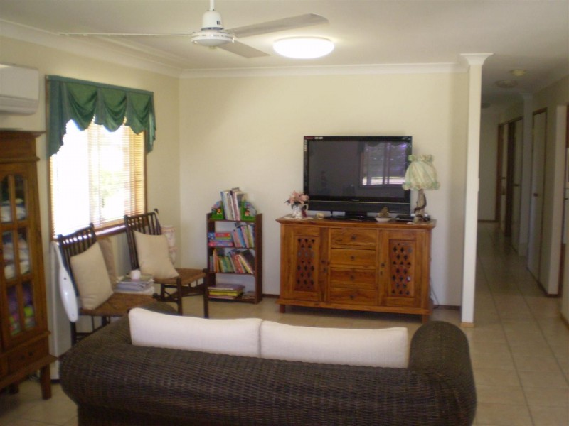 32 Rayner Road, Alton Downs QLD 4702