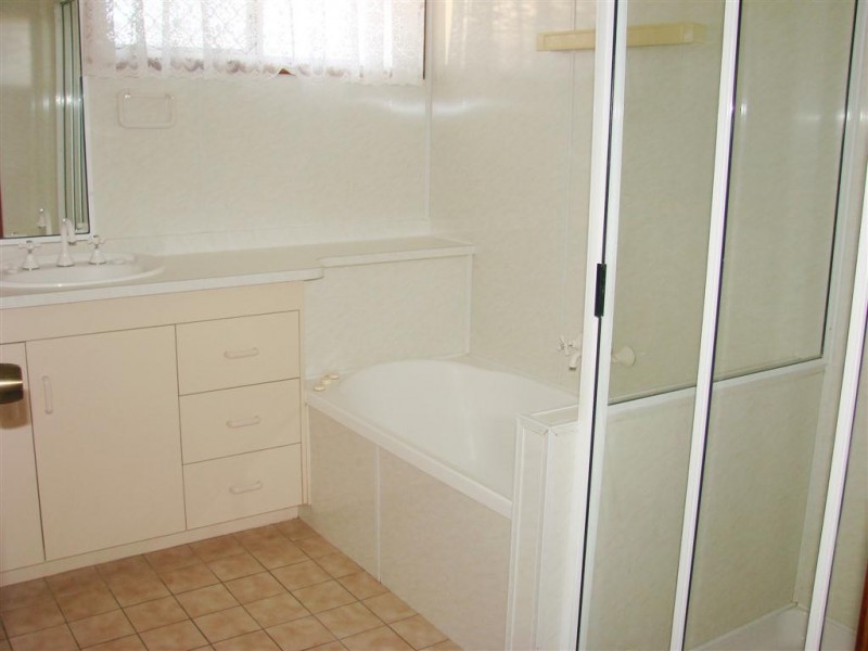 92 Donovan Crescent, Gracemere QLD 4702