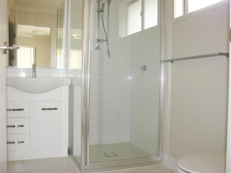 Unit 2/4 Mallet Close, Gracemere QLD 4702