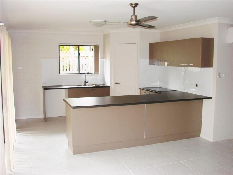 Unit 2/4 Mallet Close, Gracemere QLD 4702